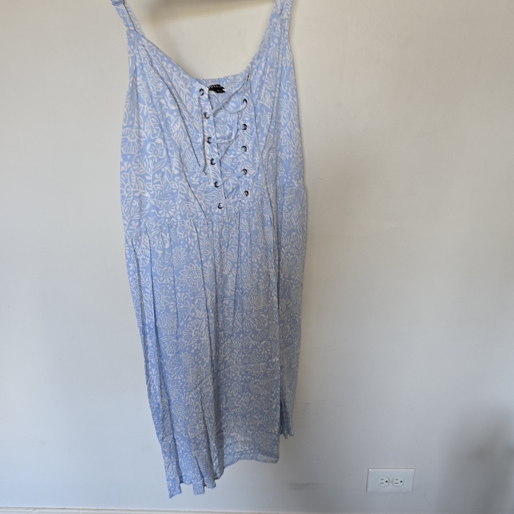 Torrid Sleeveless Blue and White Scoop Neck, lace front, Floral Midi Dress, 2X